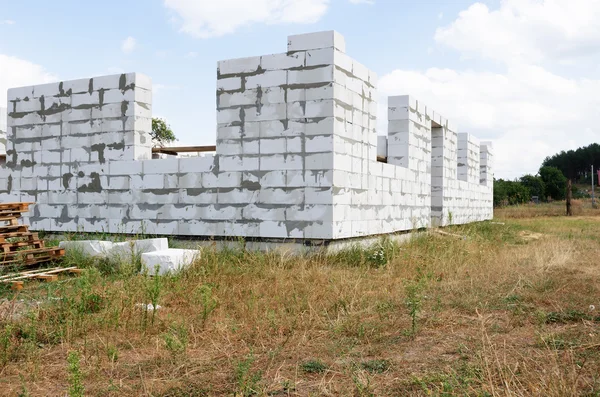 снизить затраты на строительство дома из газобетона